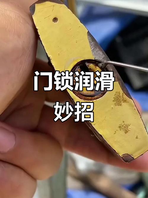 润滑油 让门锁转动更流畅，机械设备告别卡顿的隐形功臣